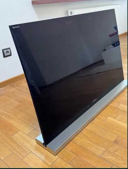 Sony Bravia  46 cali  3D z soundbarem  w podstawie