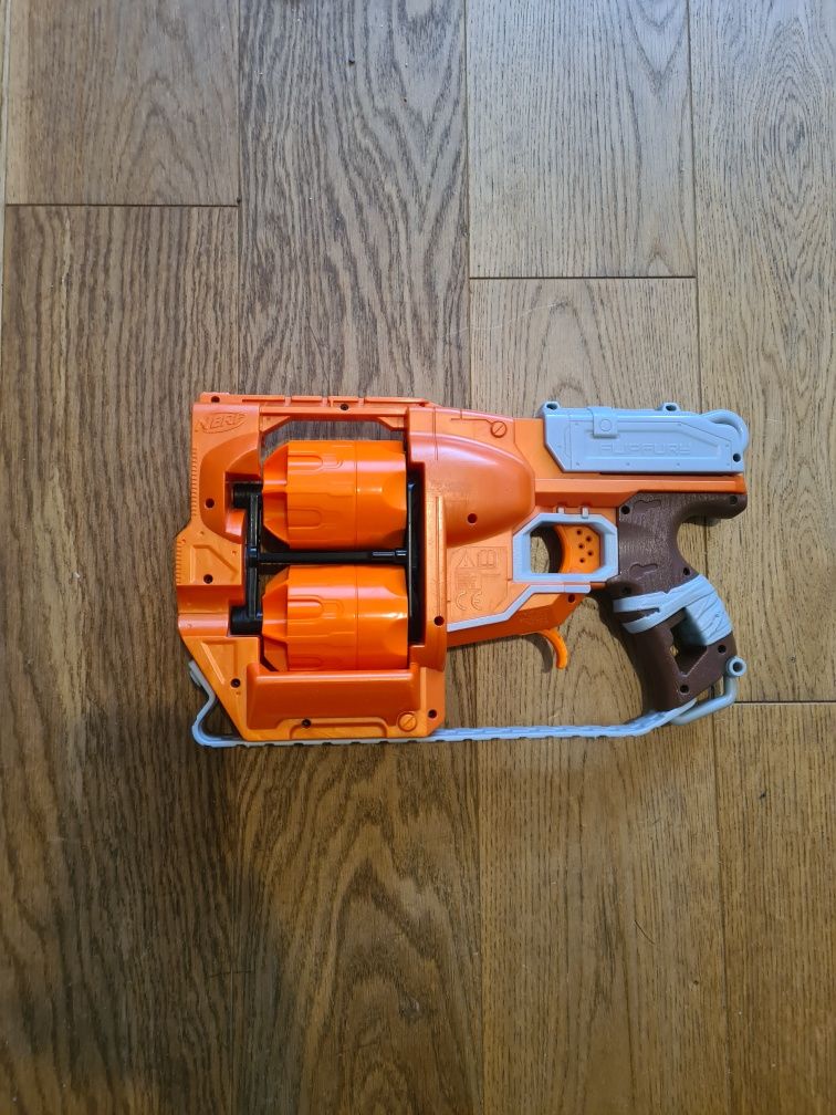 Pistolet nerf edycja zombie 2 bębenki po 6 strzałek