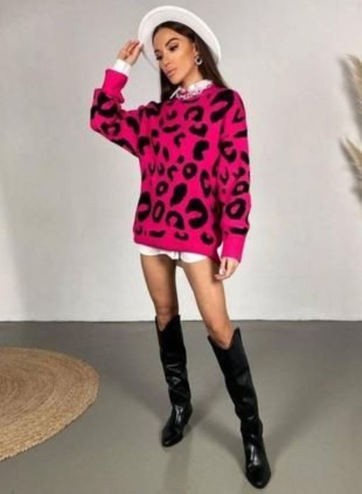 Свитер женский красивый.