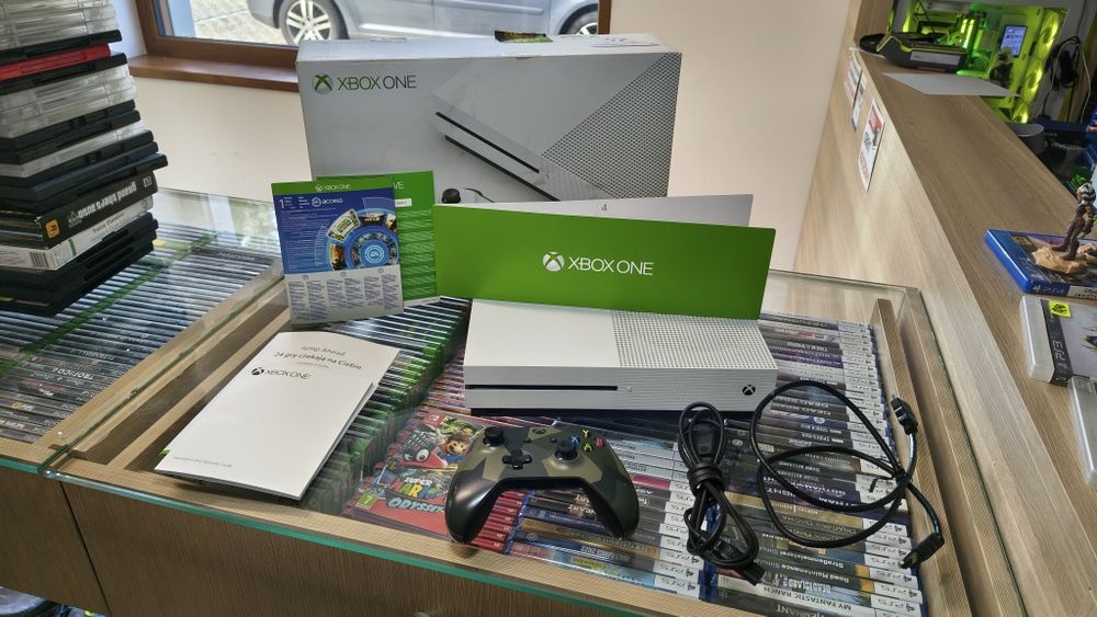 Konsola Xbox one s 500gb, pad, kable, abonament