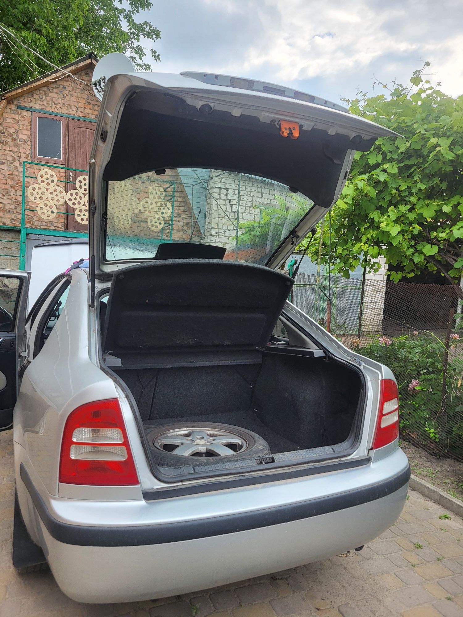 Продам легковий автомобіль