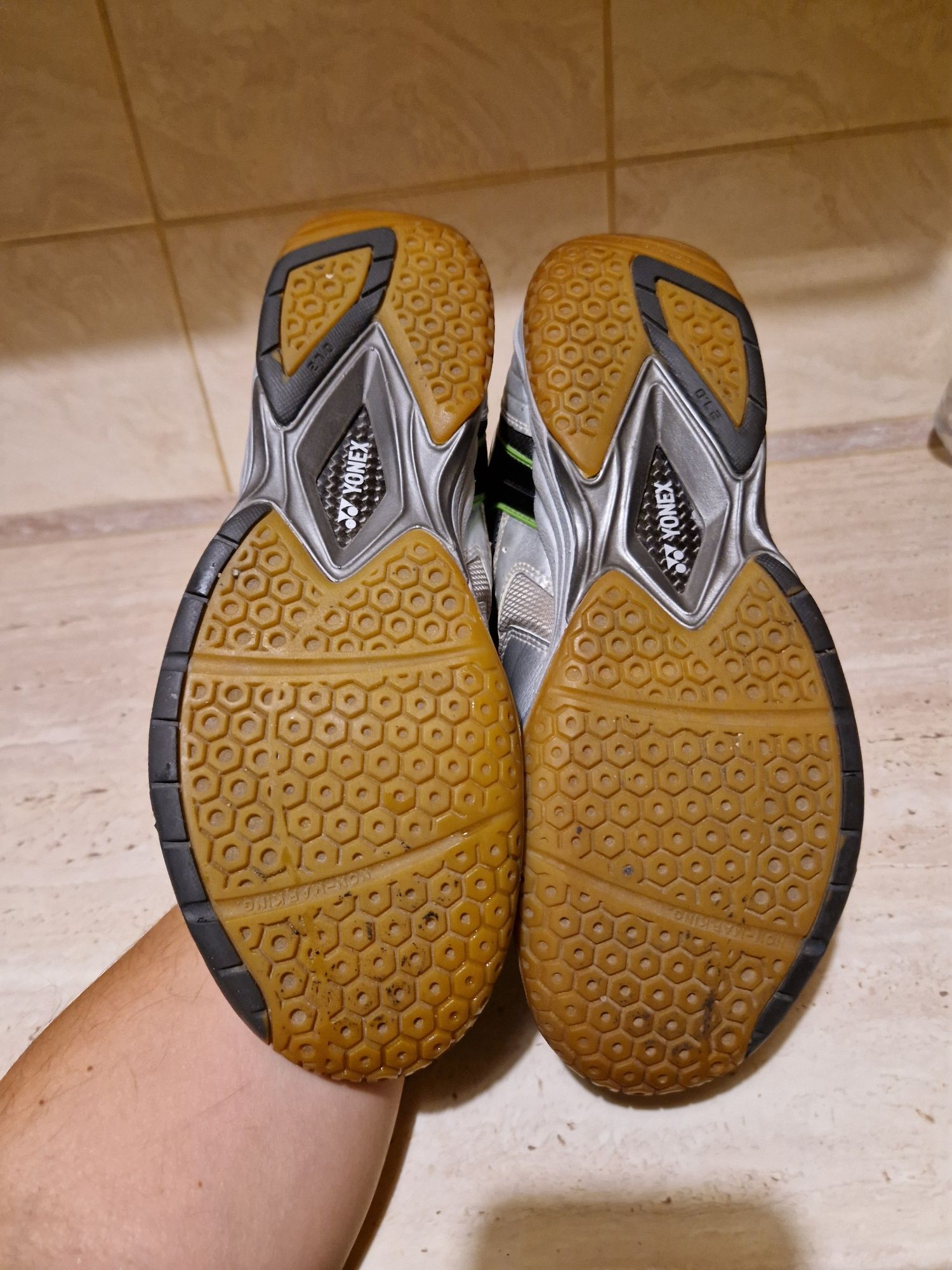 Halówki Yonex r 42