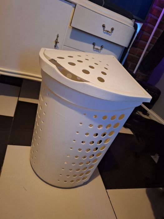 Curver kosz na pranie rogowy