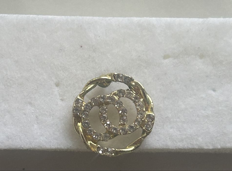 Złote kolczyki sztyfty z cyrkoniami