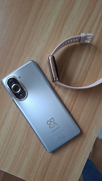 Sprzedam telefon + zegarek Huawei nova pro 256gb