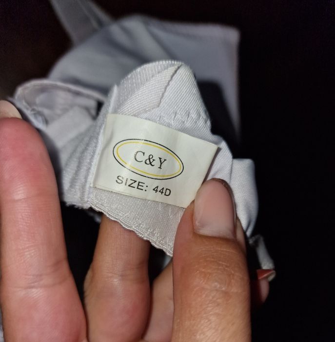 Бюстгальтер 44D розміру
