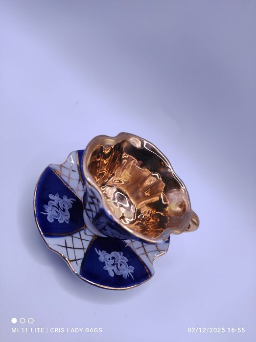 Conjunto de quatro mini chávenas de coleção azul e dourado