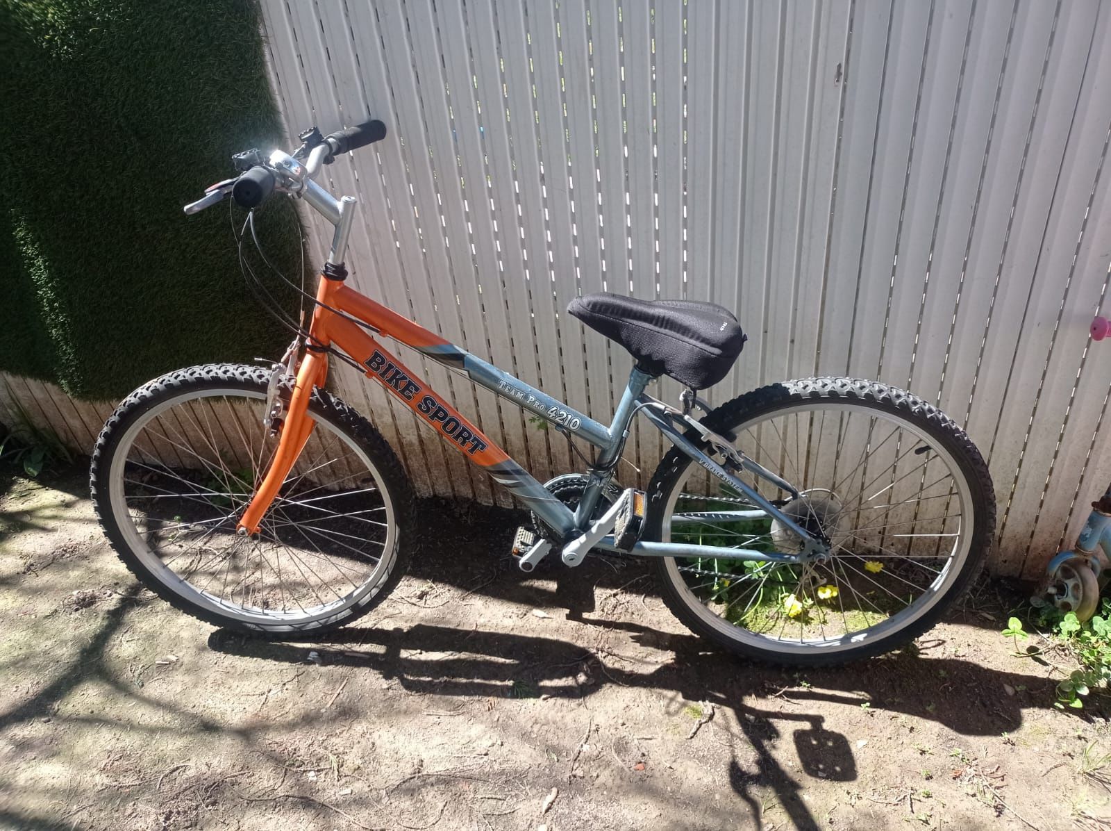 Bicicleta cinza/laranja 24''