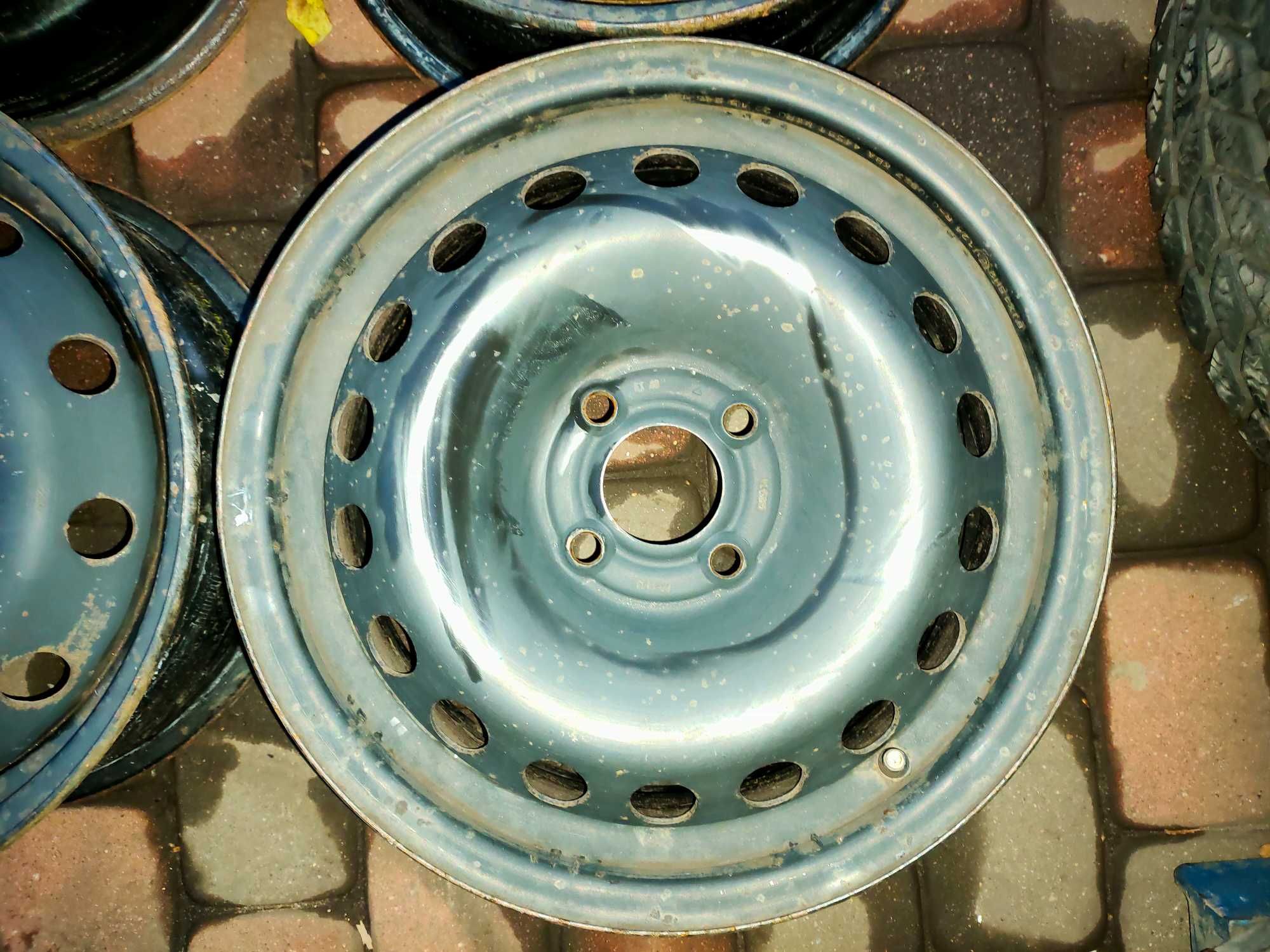 Felgi stalowe 4x100 6J15 ET40 fi60,1 Dacia Lodgy czujniki-brak jednego