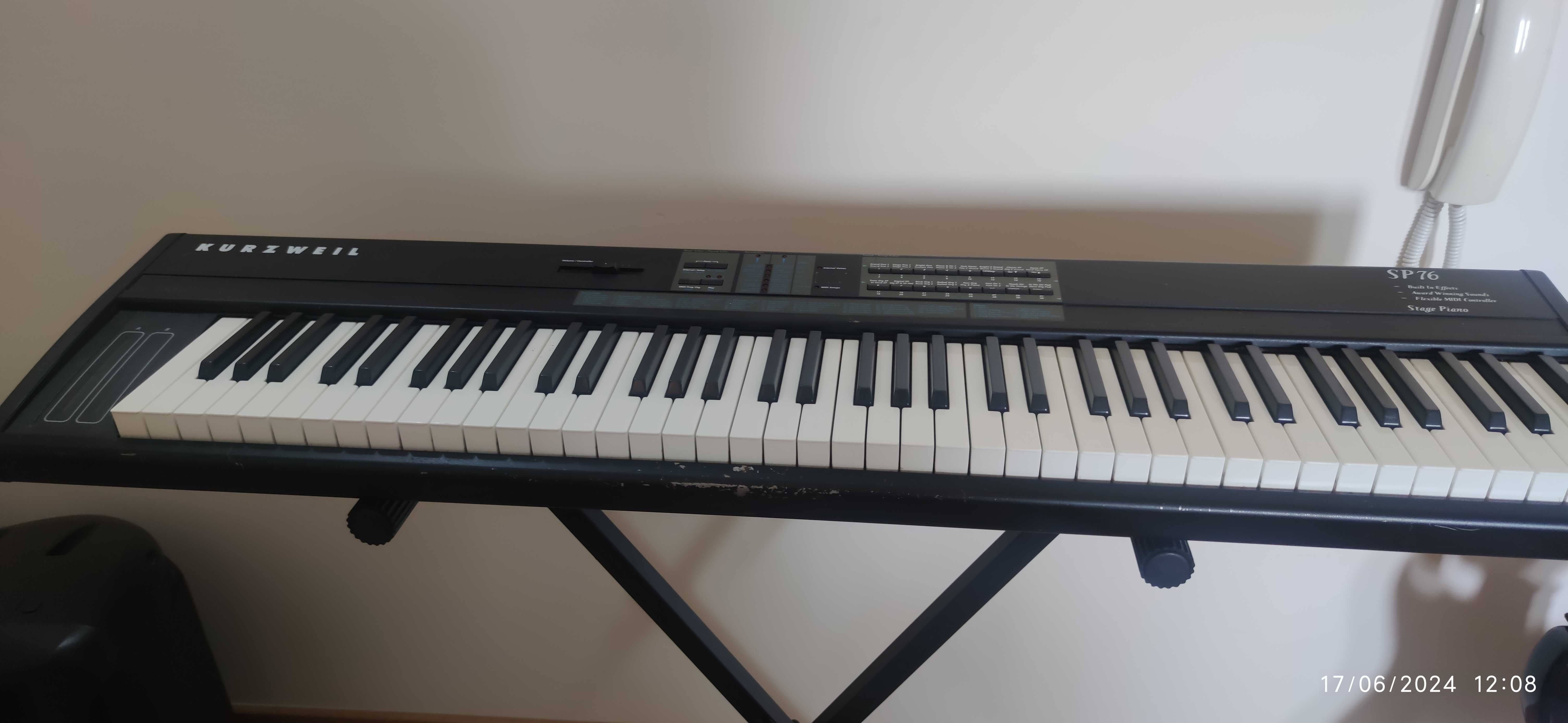 Mesa Digital Behringer X32 Compact entre outros instrumentos musicais