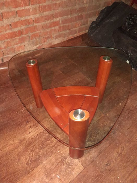 Продам скляний журнальний столик