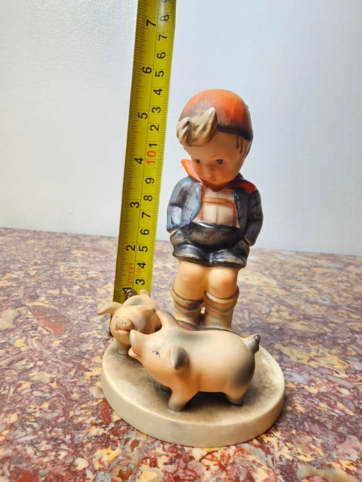 Śliczna Figurka porcelana Goebel Hummel #66 "Farm Boy" 15 cm Niemcy