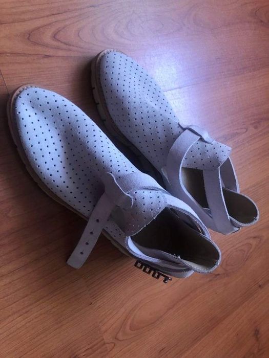 Sapatos de camurça creme 37