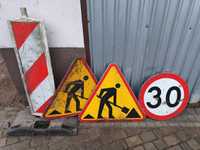 Znaki drogowe budowa