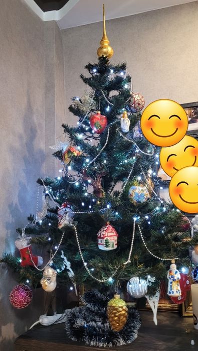 Ялинка штучна, новорічна.