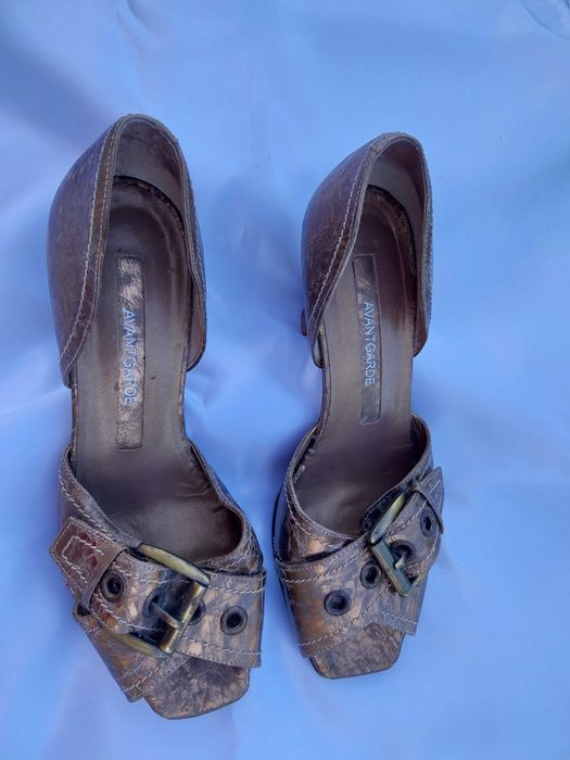 Sapato Dourado, marca Avant Garde