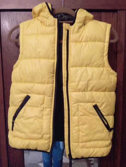 Bezrękawnik kamizelka ocieplana z kapturem żółta 128-135