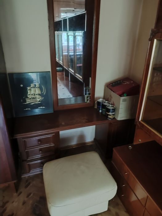 Продам трюмо з дзеркалом