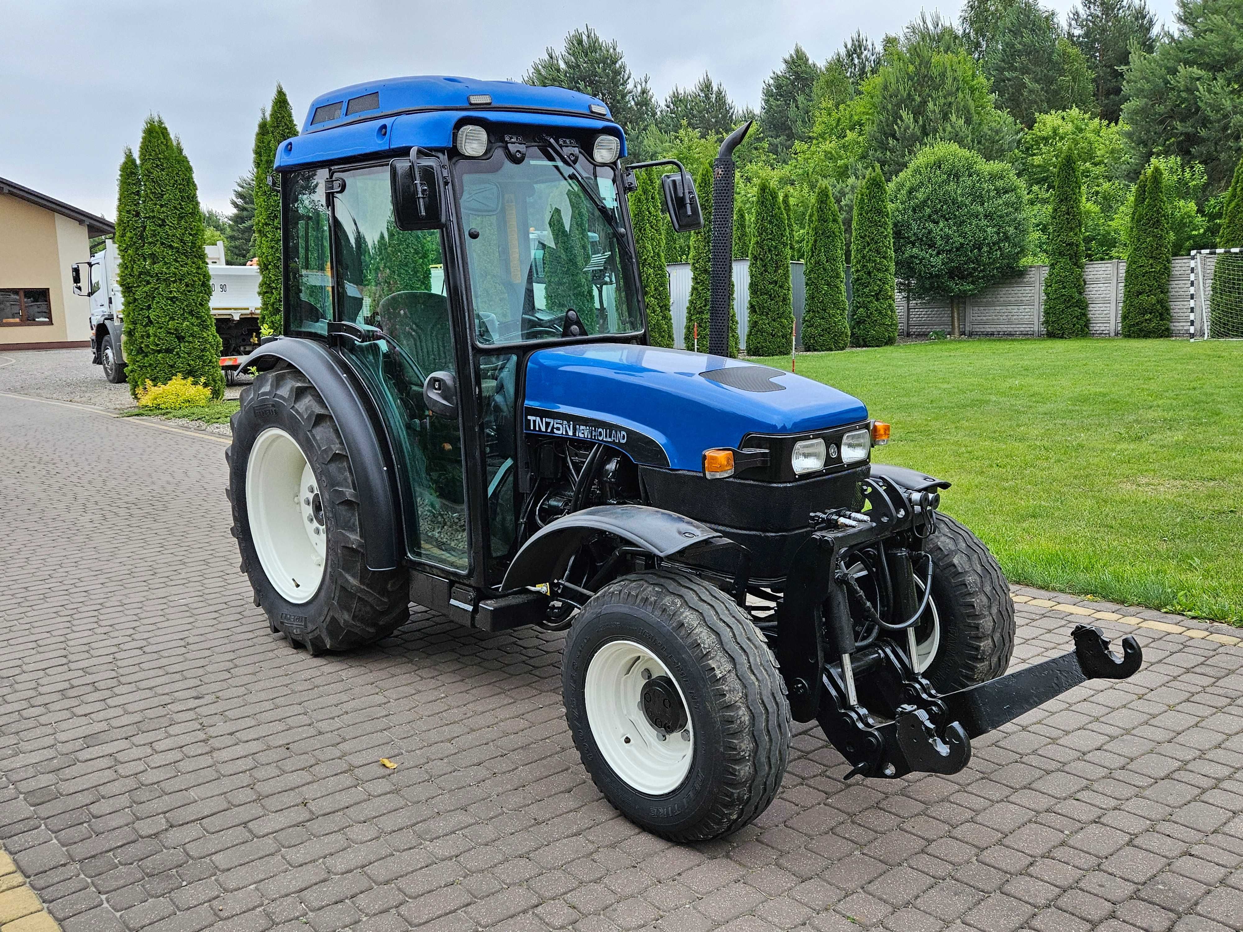 Sadowniczy New Holland TN75 N
