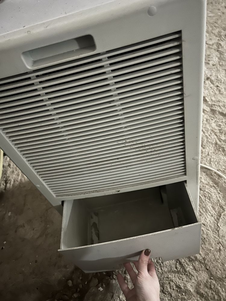 Desumidificador usado com depósito de 5 litros