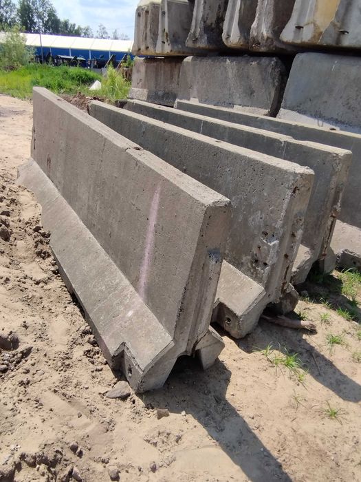 Bariery betonowe dwustronne III gatunek - używane, uszkodzone dł. 4m