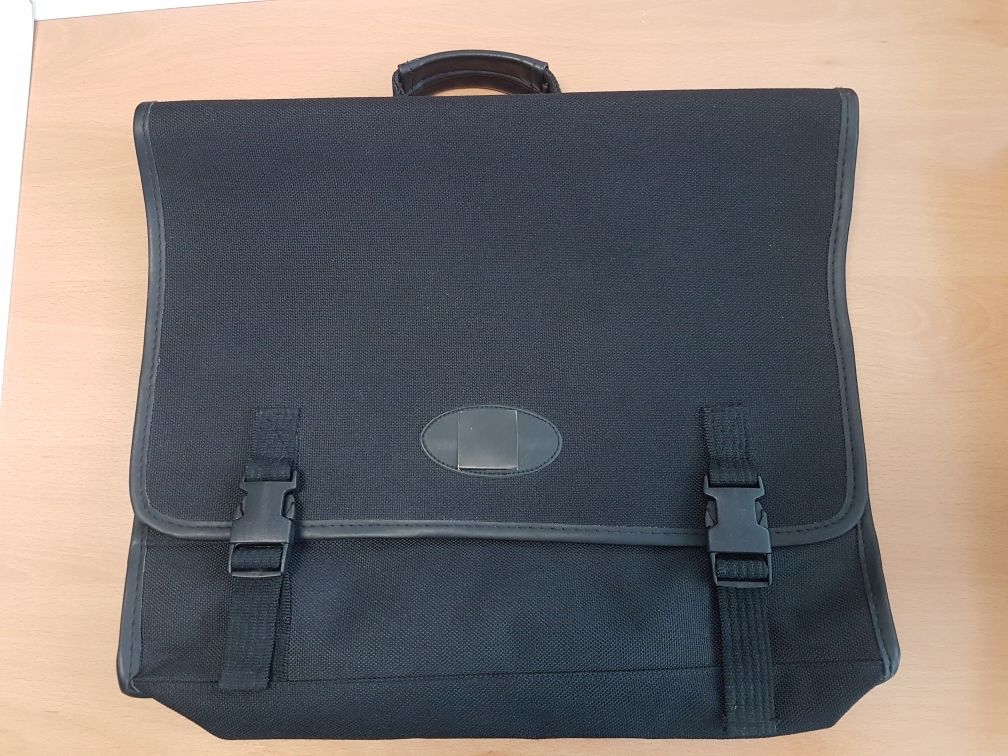 Torba na laptopa 17 solidna trwała praktyczna