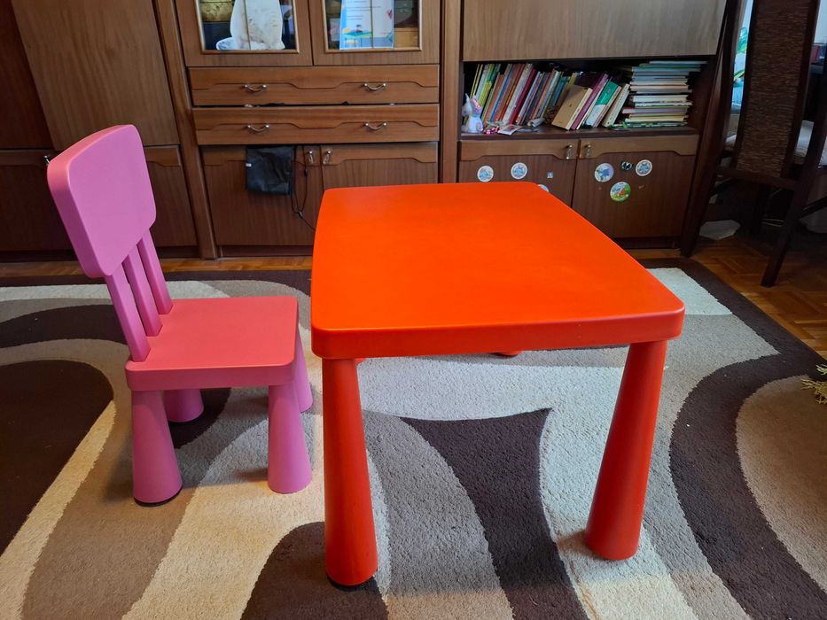 Stolik dziecięcy czerwony z różowym krzesełkiem - składane IKEA MAMMUT