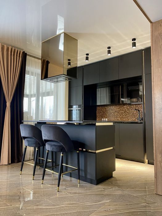 Будинок з басейном