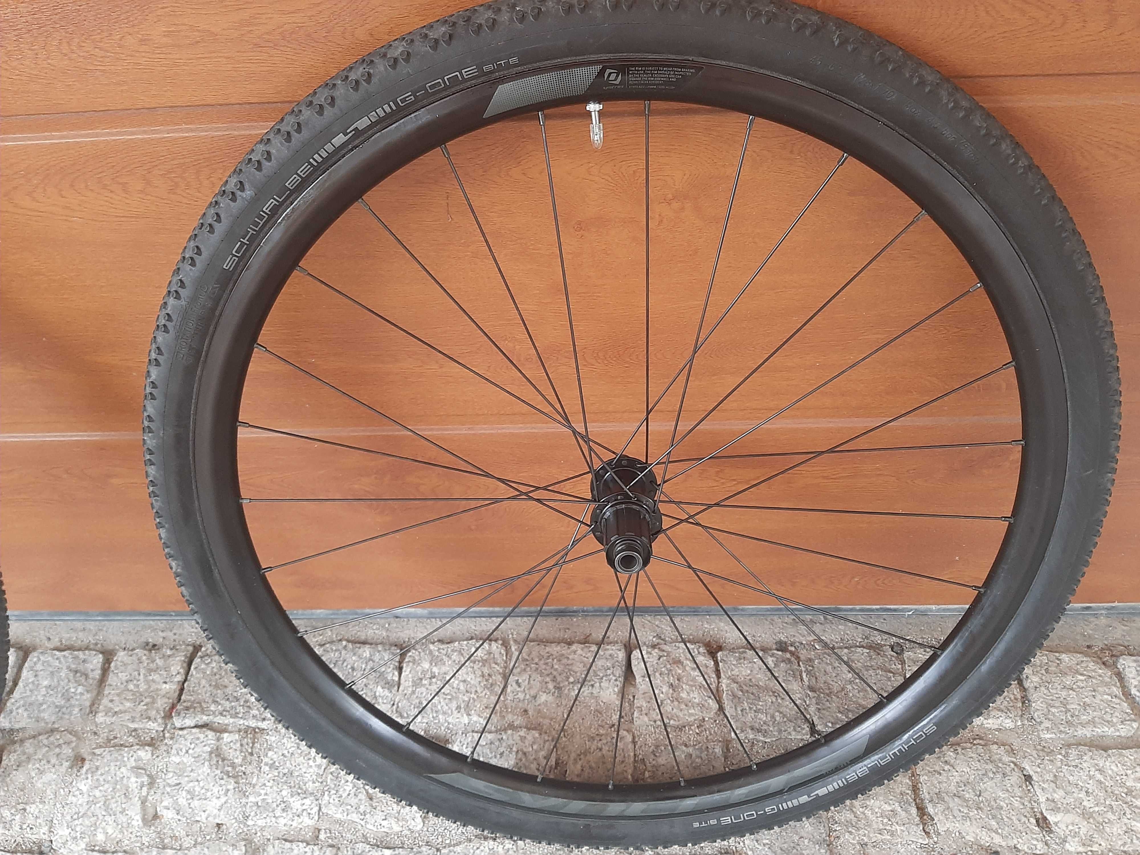 Koła gravel 28 cali z oponami