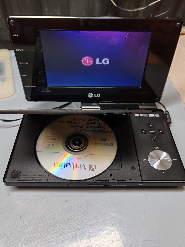 Портативний DVD-плеєр з ТВ-тюнером