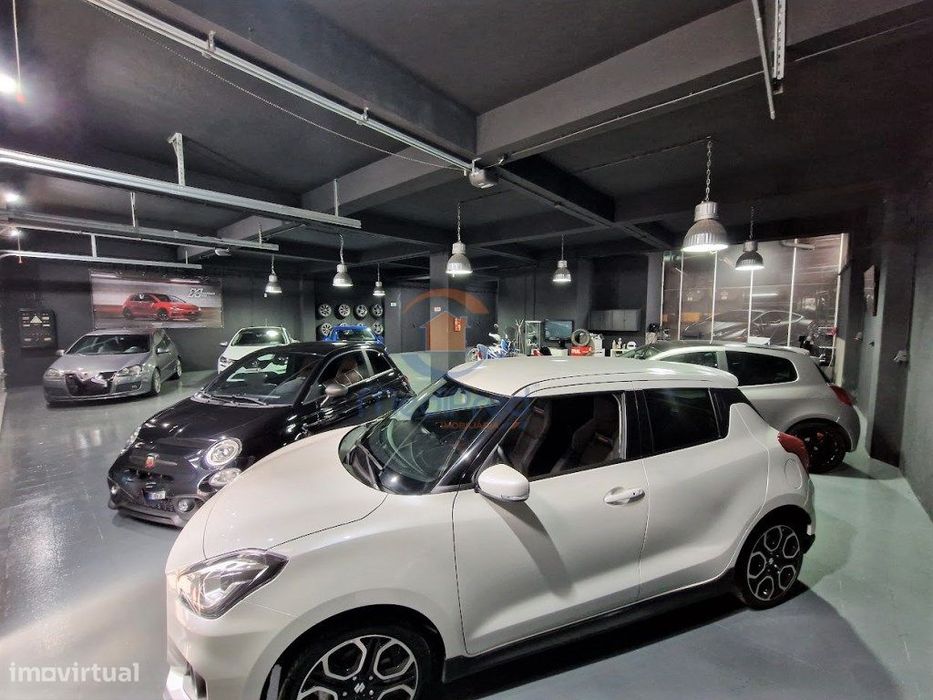 Garagem (armazém) com 310m2 em Odivelas
