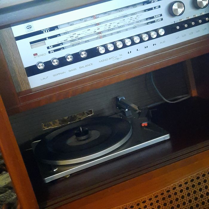 Piękna radiola ludwikowska radio z gramofonem sprawne