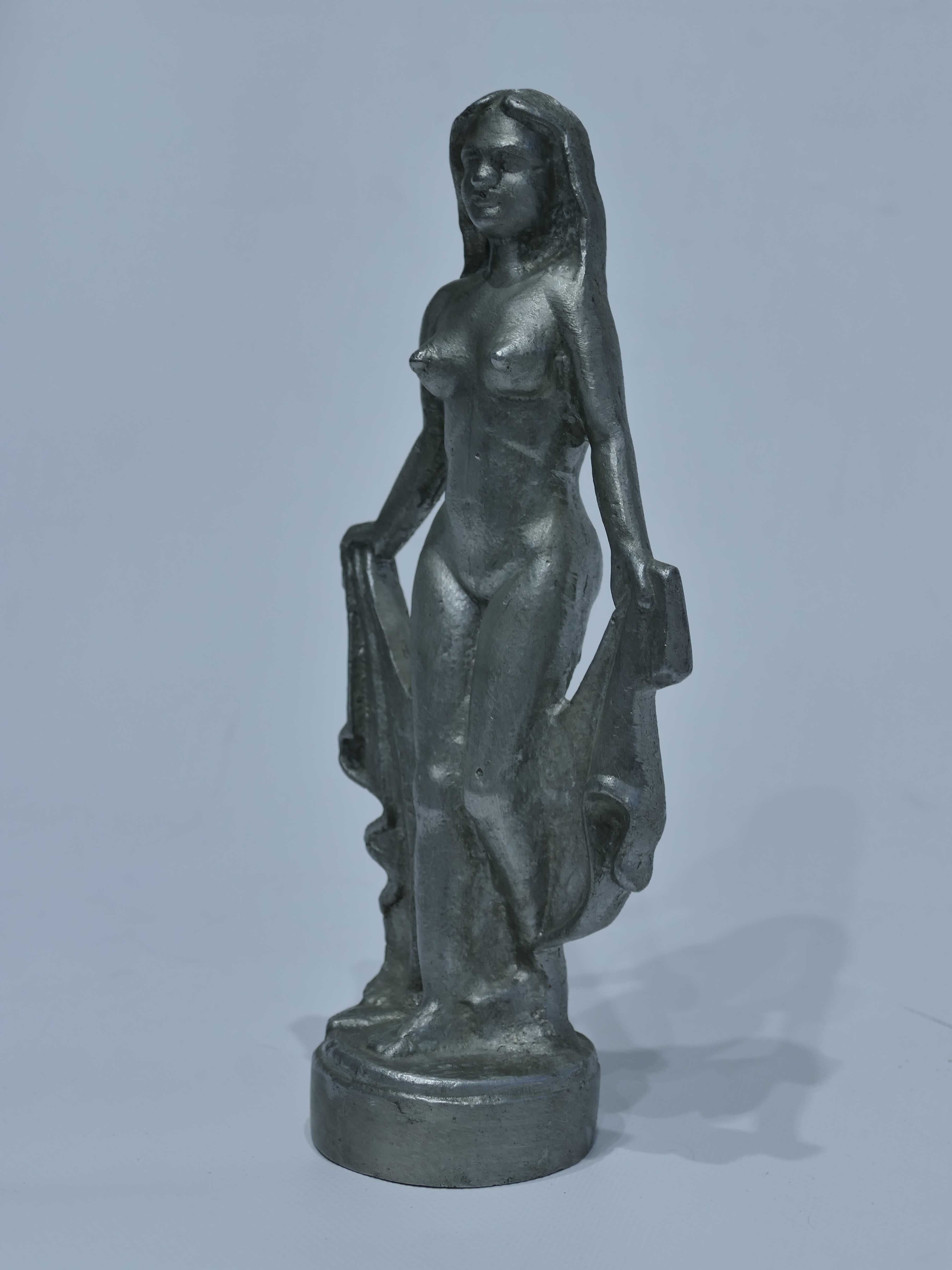 Stara aluminiowa metalowa figurka PRL Wenus / Afrodyta kobieta Retro