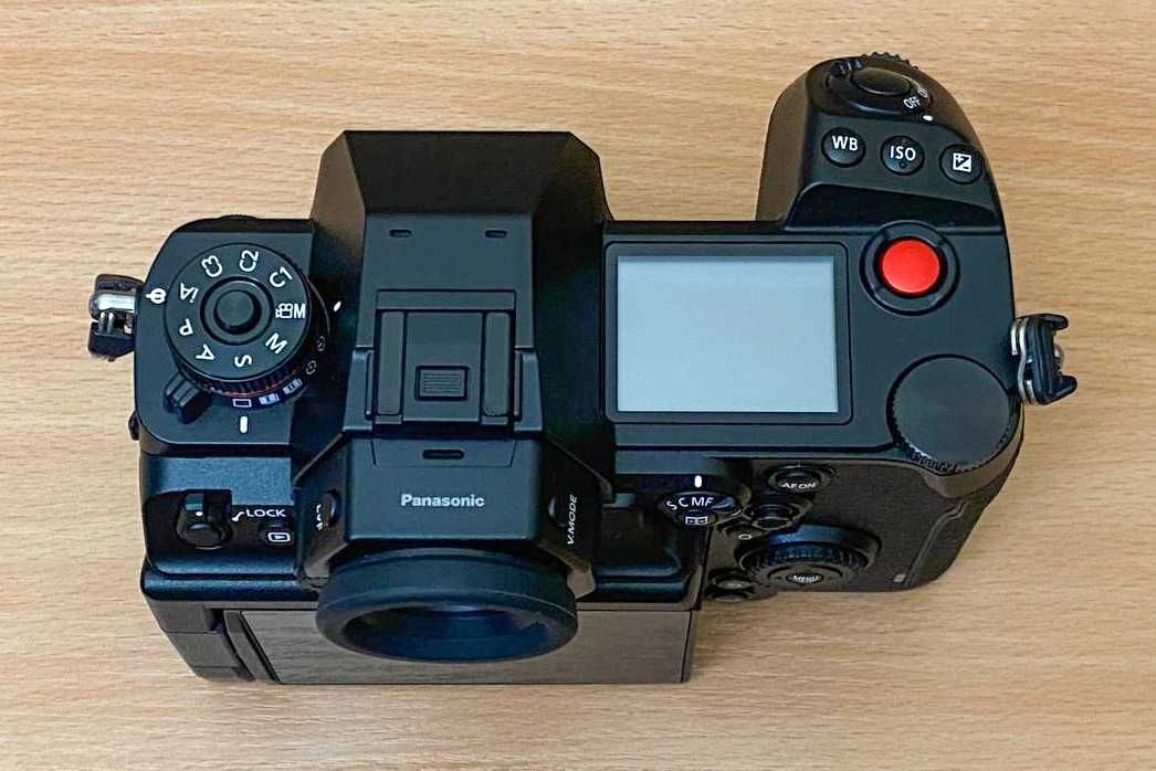 Камера Panasonic Lumix DC-S1H Body Комплект