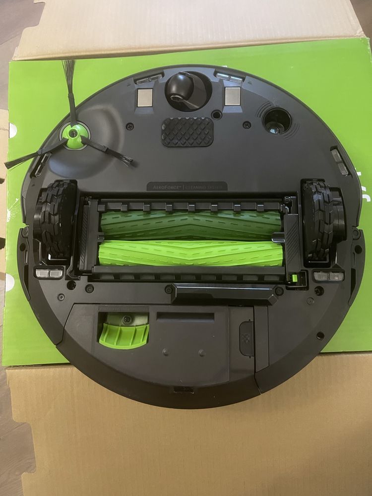 Робот пилосос iRobot Roomba j7+ (120V)