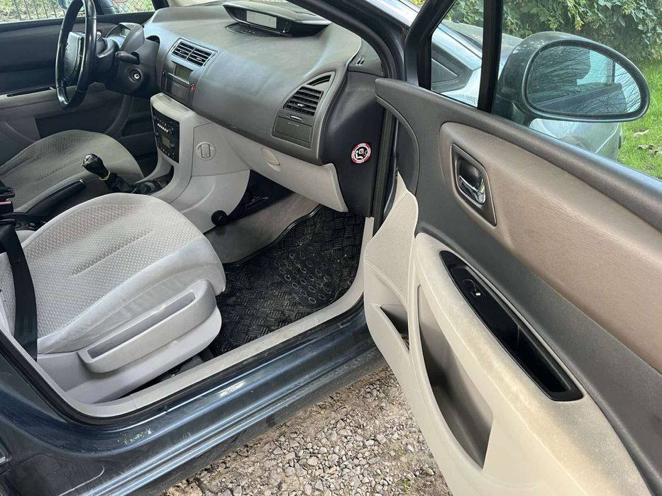 Сітроєн С4  дуже економна машинка