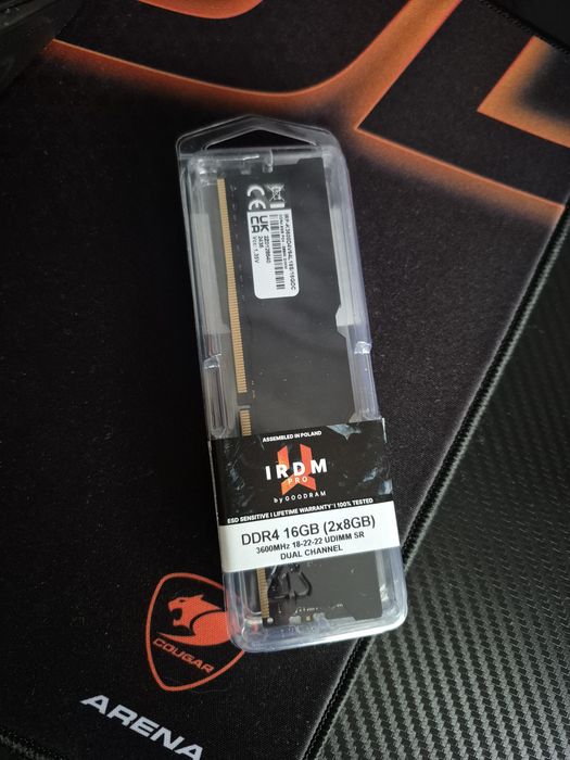 Оперативна пам'ять DDR4 16GB (2x8GB) Kit GOODRAM IRDM PRO DEEP BLACK