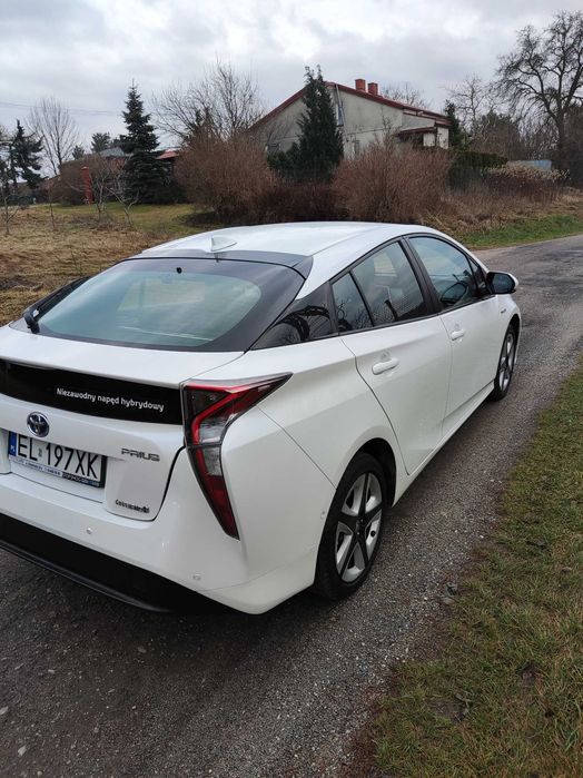 Toyota Prius IV 1,8 hybrid, 66 tys. km, krajowy