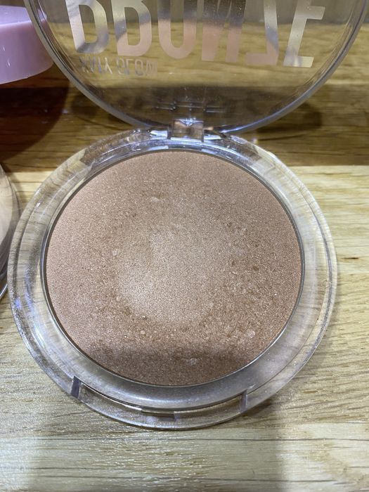 Eveline Cosmetics cloud touch puder i Bell puder bronzer