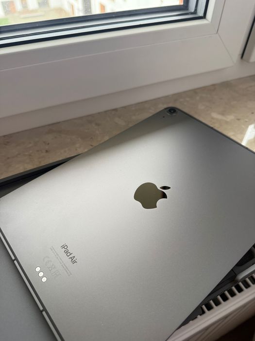 IPad Air 5 generacji Cellular 64 GB cellular klawiatura Logitech