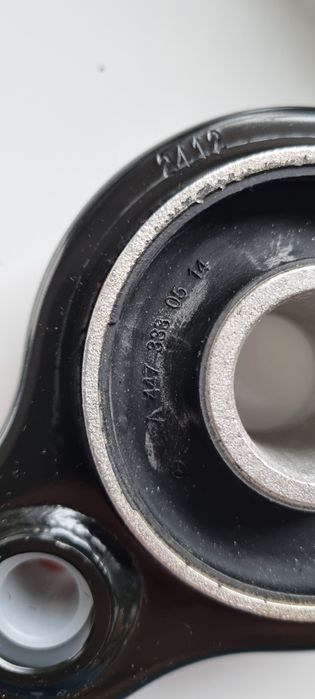 Tuleja wahacza mercedes strona P/L przód