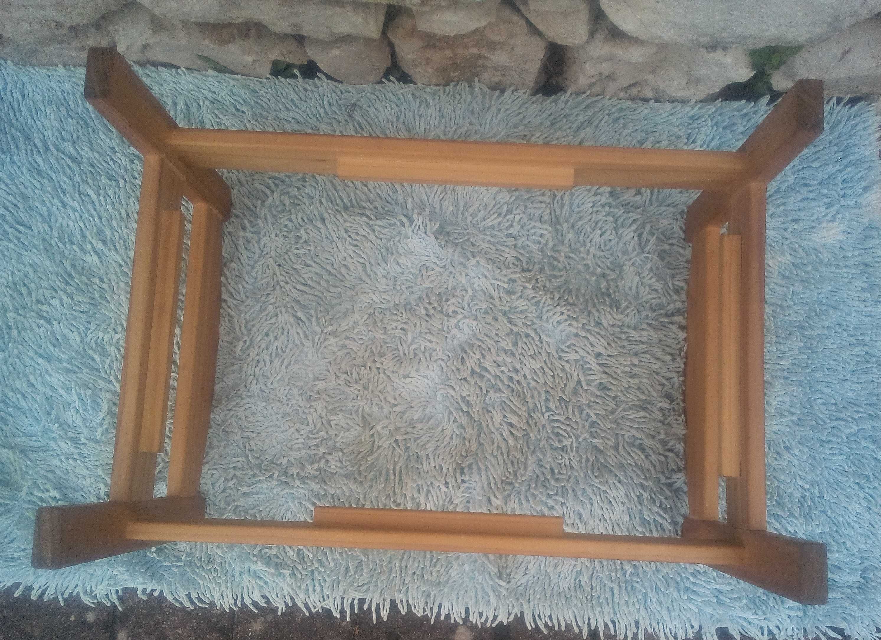Mini-cama em madeira maciça (com 56x32x29 cm) para bonecas / bichos
