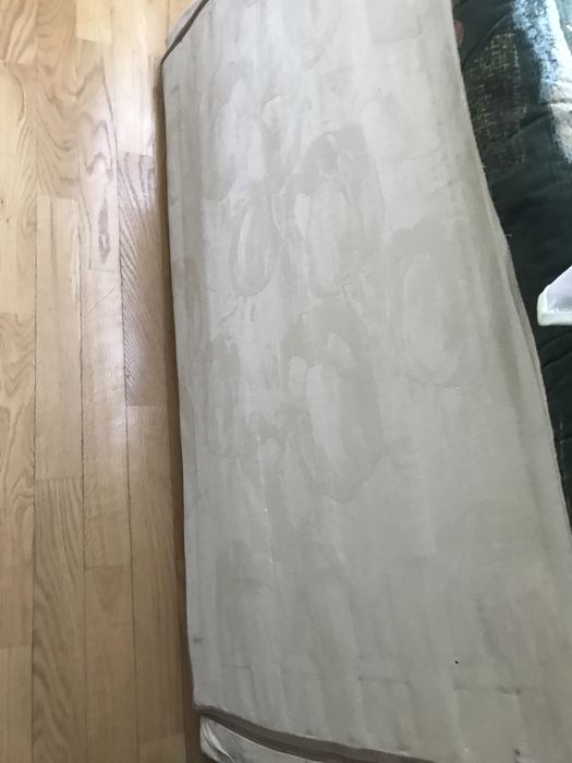 Duża zielona sofa, kanapa w kwiaty drewniane nogi, PRL, vintage