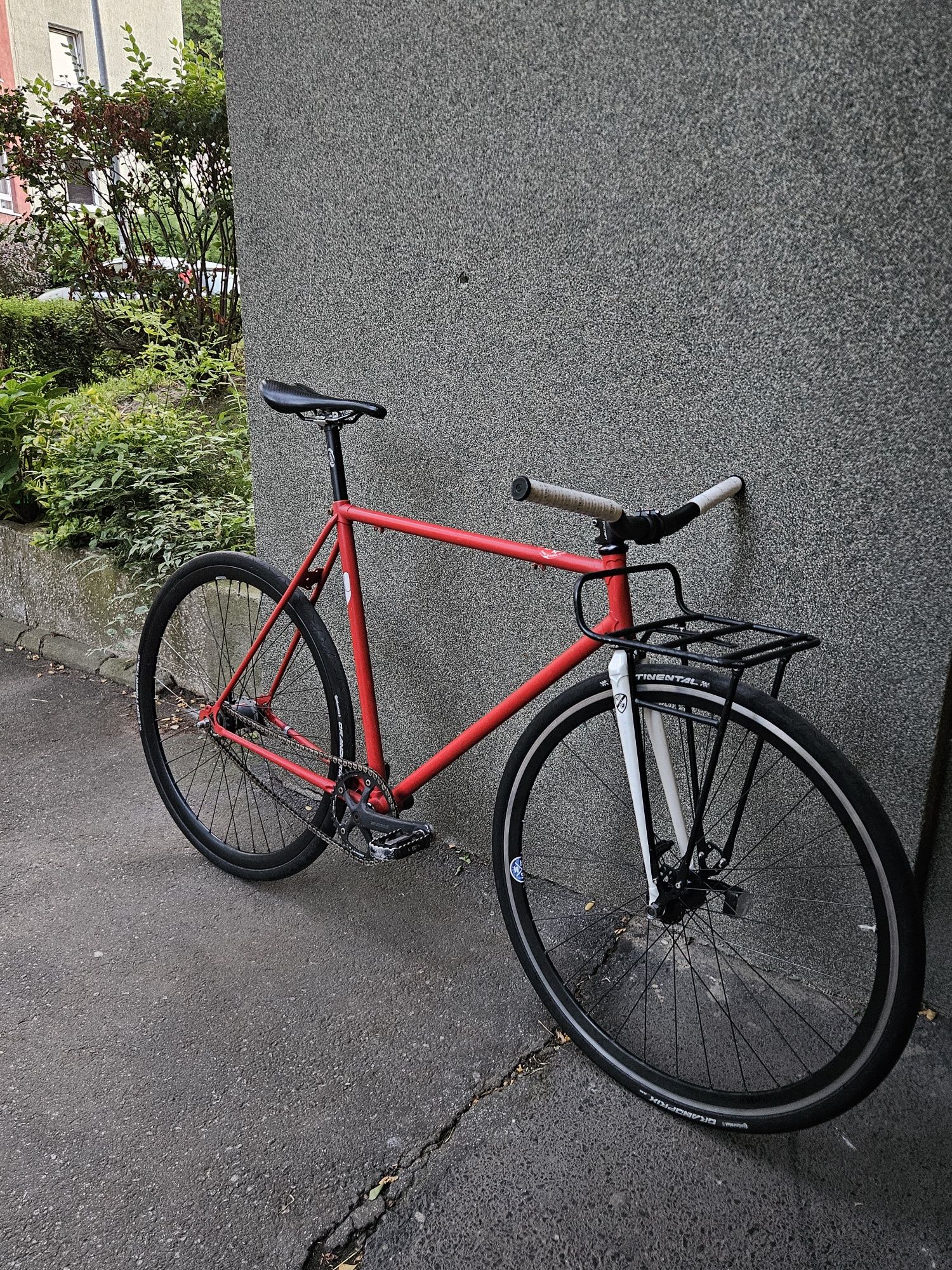 Rower szosowy single speed wolnobieg jednobieg bagażnik kurier