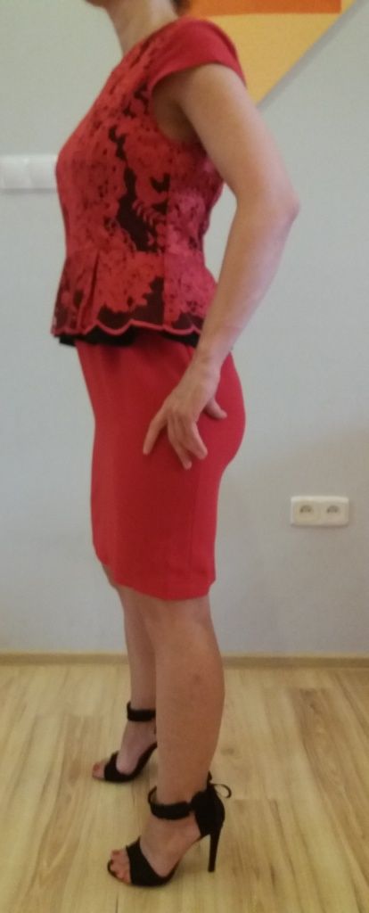 Piękna Sukienka z baskinką koronka czerwono-czarna