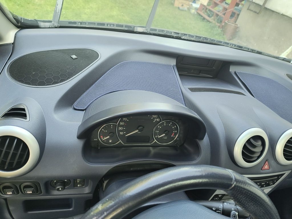 Peugeot 1007 1.6 Benzyna | Jeżdżący | Uszkodzenia | 2005