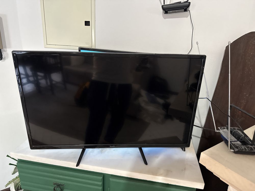 Tv led 73 cm compri a foncionar bem com comando para despachar