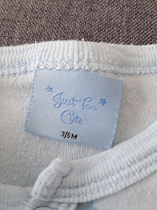 Pajacyk niemowlęcy chłopięcy auta autka samochody JUST TOO CUTE