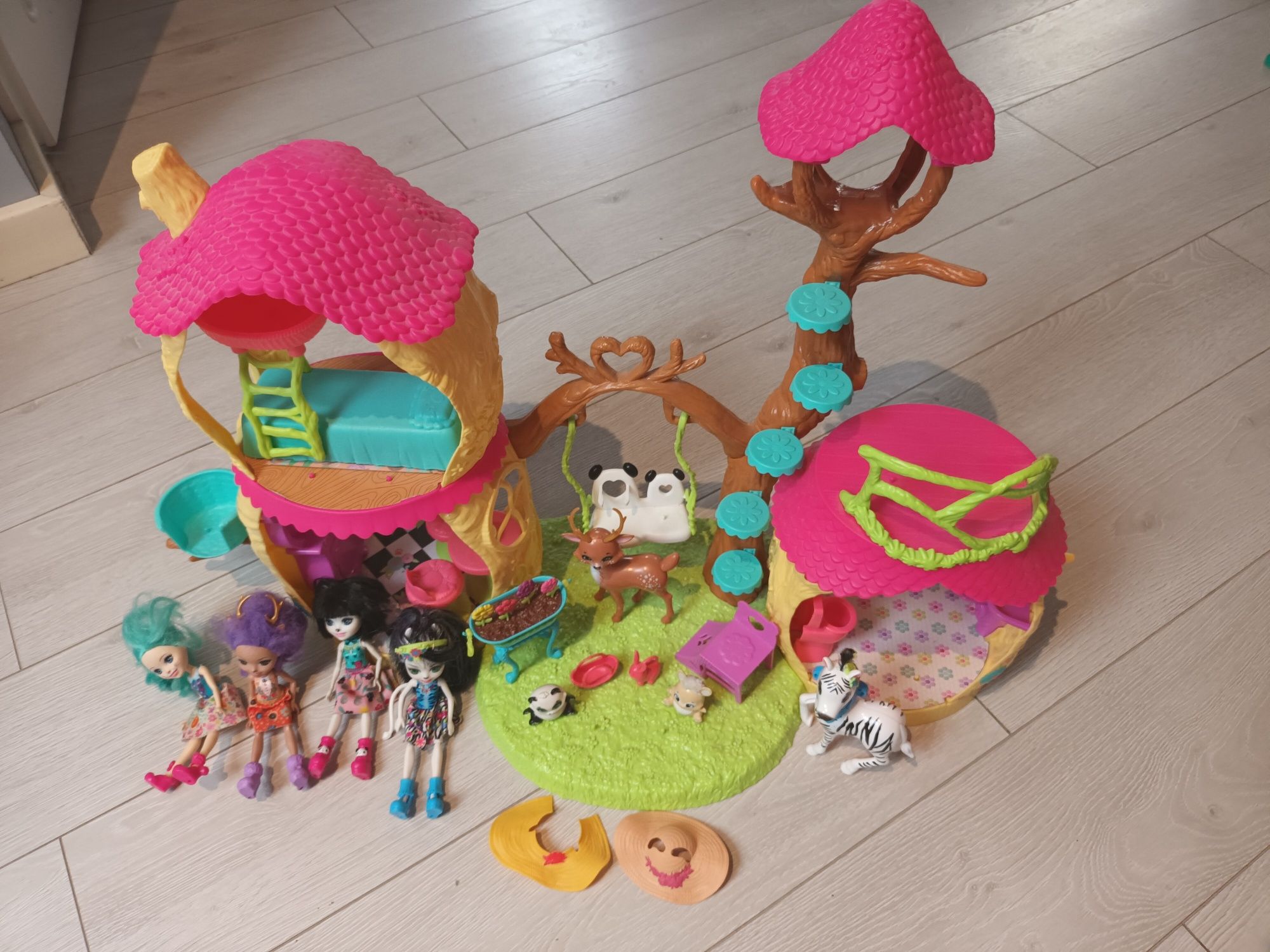 Sprzedam  domek enchantimals  panda