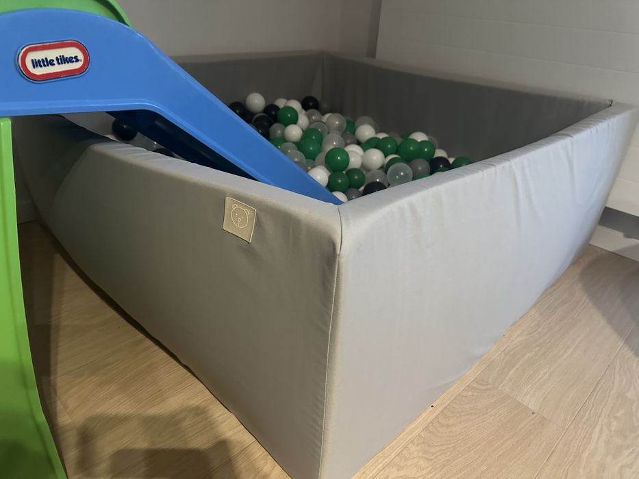 Duzy suchy basen 130x130x 50 basen z piłkami